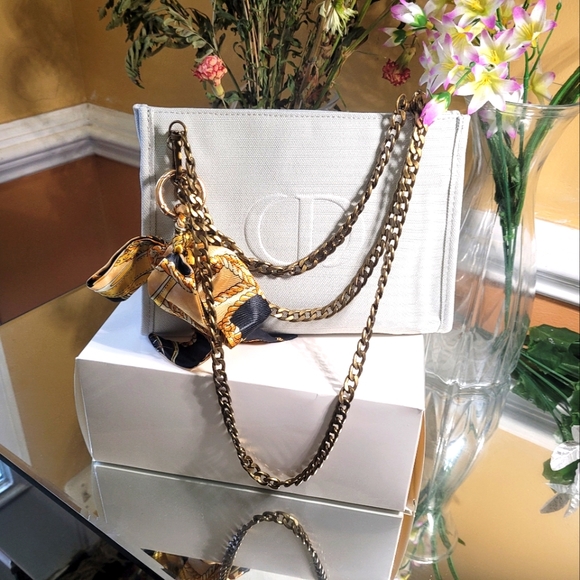 Dior - Picture 11 of 12